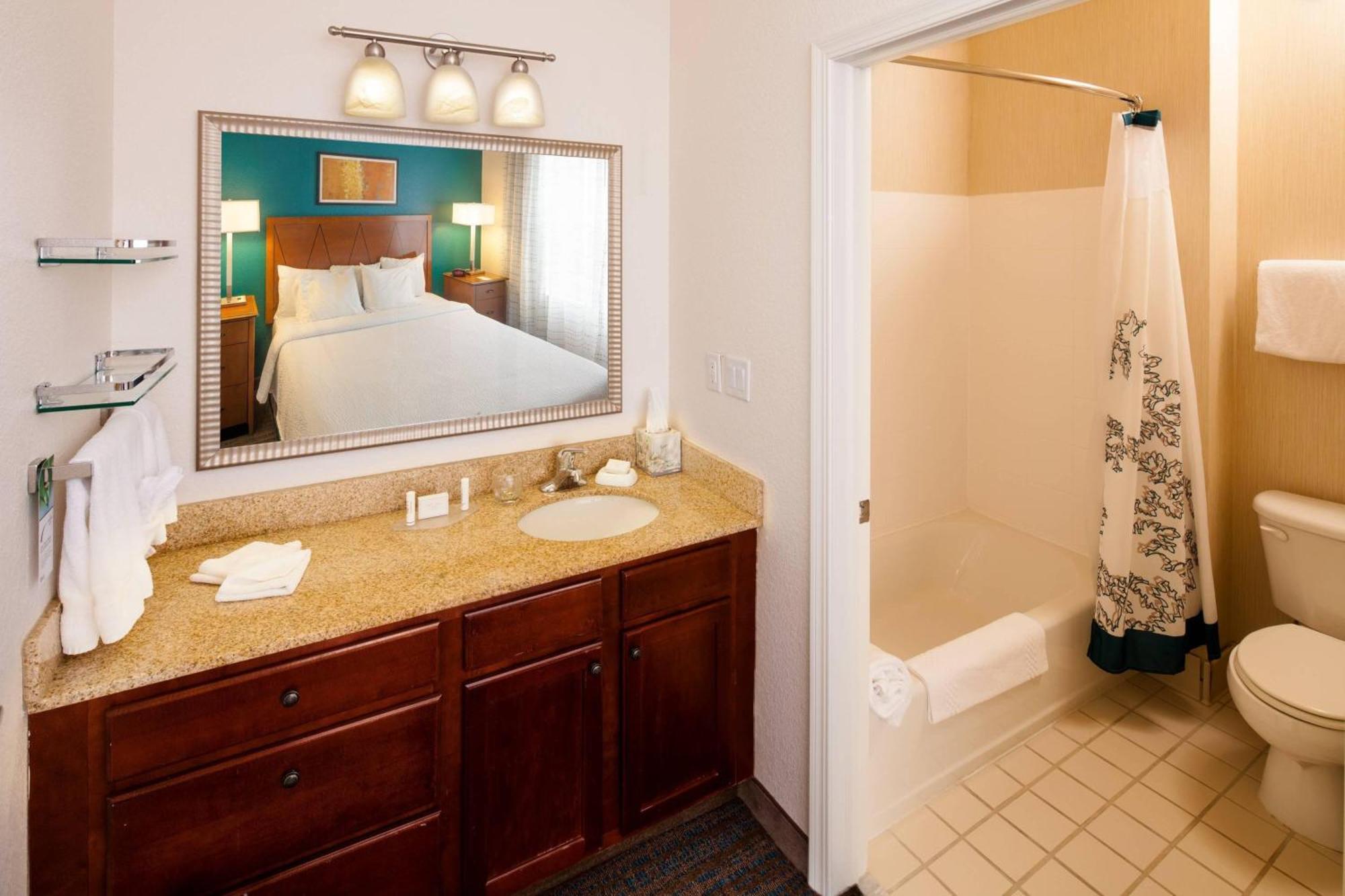 Residence Inn By Marriott Wichita East At Plazzio Exterior foto